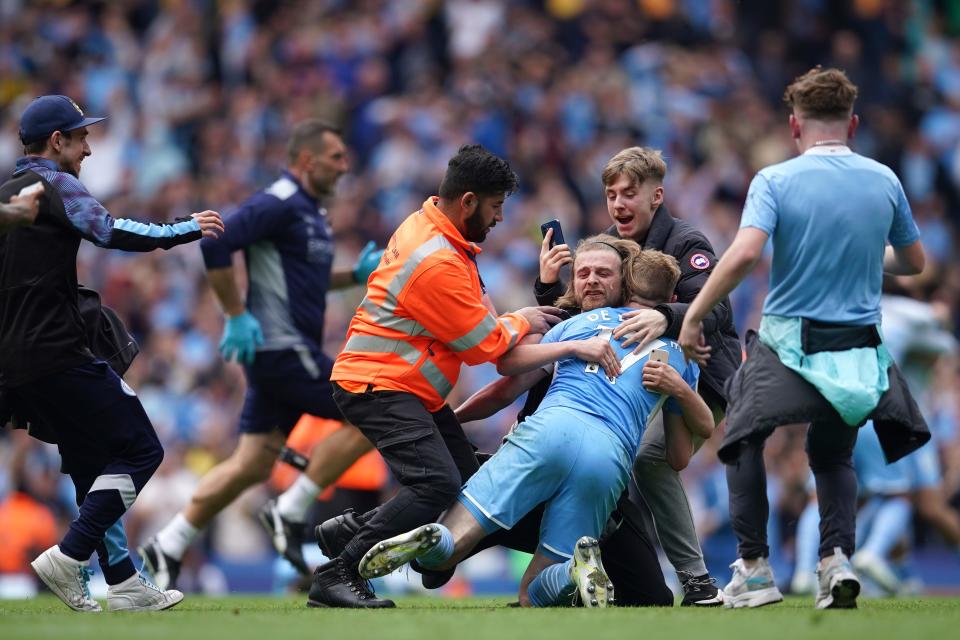 Manchester City's Kevin De Bruyne celebrates with fans after winning the English Premier League soccer match between Manchester City and Aston Villa at the Etihad Stadium in Manchester, England, Sunday, May 22, 2022. Manchester City won the match against Aston Villa and secured the 2022 Premier League title. (AP Photo/Dave Thompson)