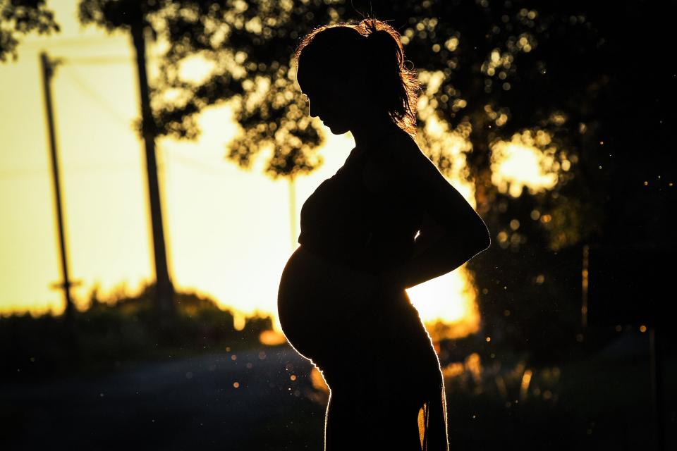 Smoking during pregnancy can negatively affect the health of both the mother and childe (AFP via Getty Images)