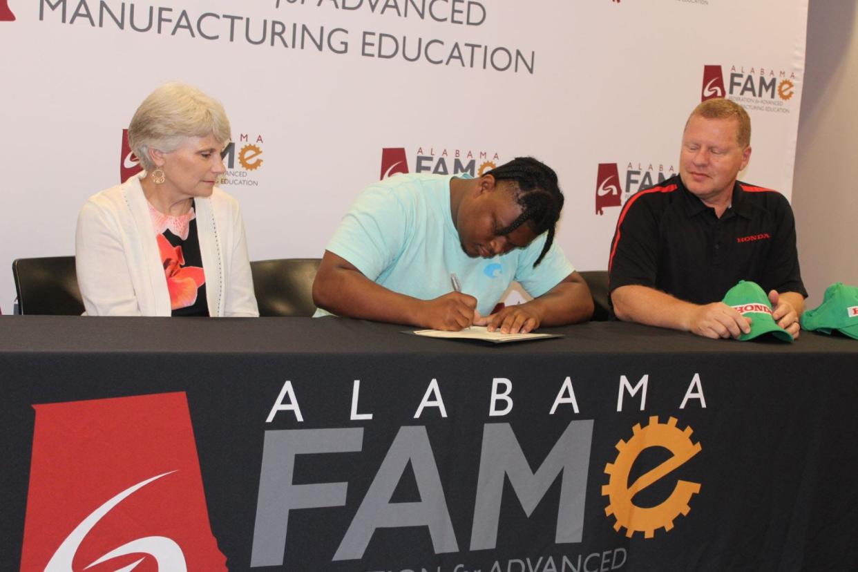 Tyshawn Kerley, center, signs a FAME contract as Dr. Kathy Murphy, president of Gadsden State, and Scott Haywood, technical specialist at Honda of Alabama, look on May 19 at the Cheaha Center on Gadsden State’s Ayers Campus.