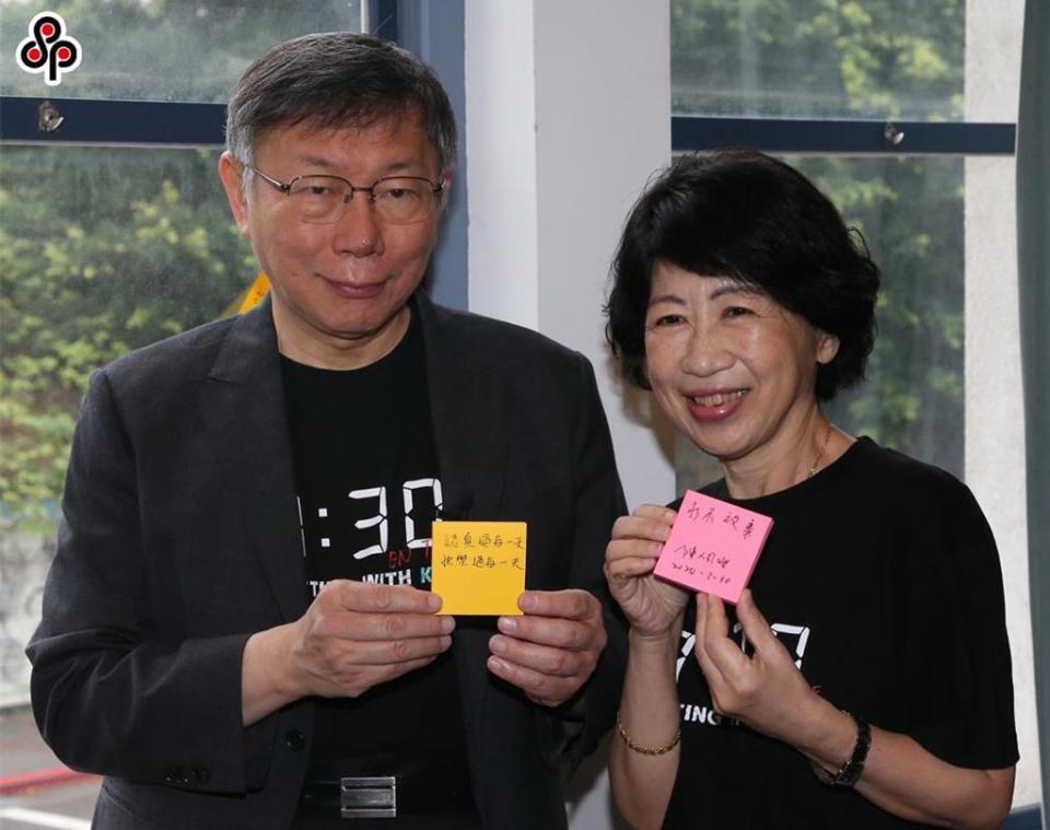 民眾黨主席柯文哲（左）的妻子陳佩琪（右）表示，將於今年九月從北市聯醫提早退休。（本報資料照片）