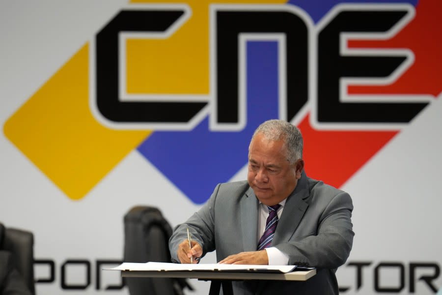 National Electoral Council President Elvis Amoroso signs an agreement among the candidates to respect the results of the upcoming presidential elections, at the National Electoral Council headquarters in Caracas, Venezuela, Thursday, June 20, 2024. (AP Photo/Ariana Cubillos)