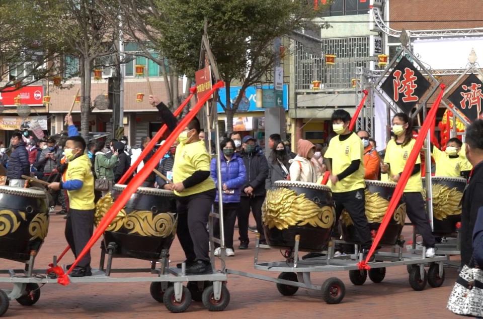 鹿港鎮文武廟，擴大舉辦「文衡聖帝」賜福踩街、迎新春，場面喜氣洋洋、熱鬧滾滾！（圖：李河錫攝）