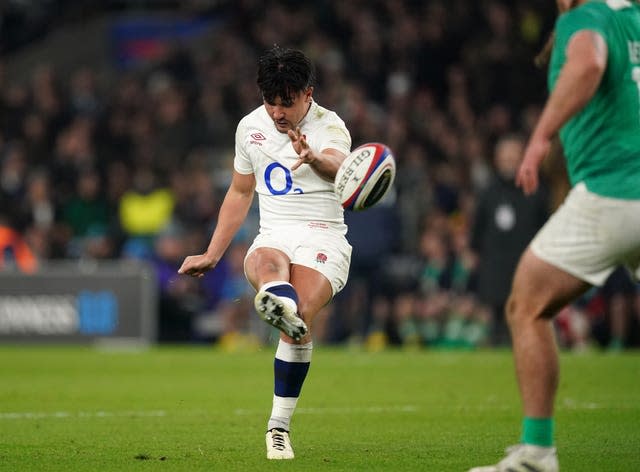 England's Marcus Smith kicks the winning drop goal against Ireland