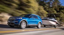 <p>When fitted with its optional towing package, the Explorer can tow between 5000 and 5600 pounds, depending on the configuration. </p>