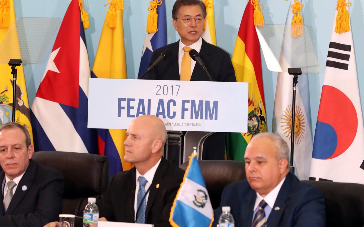 South Korea President Moon Jae-in (top) speaks at the Forum for East Asia-Latin America Cooperation - YNA