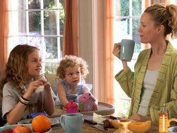 Maude Apatow and her sister Iris Apatow as Sadie and Charlotte in "Knocked Up."