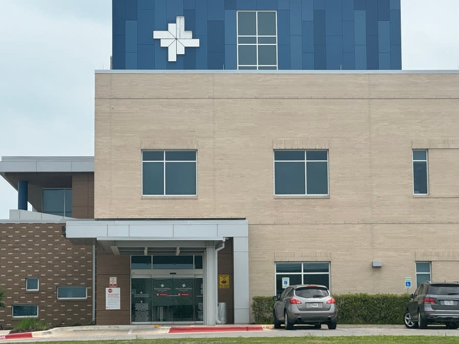 Baylor Scott & White Medical Center-Buda entrance without bollards (KXAN photo/Matt Grant)