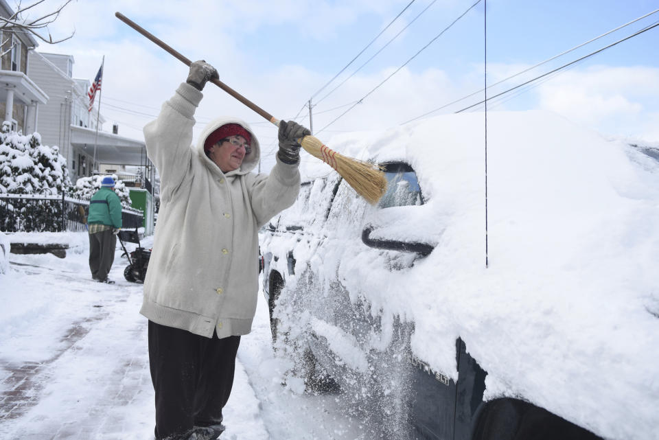 <p>Tina Rutecky cleans off her vehicle after a snowstorm in Palo Alto, Pa., on Thursday morning, Feb. 9, 2017. (Photo: Jacqueline Dormer/The Republican-Herald via AP) </p>