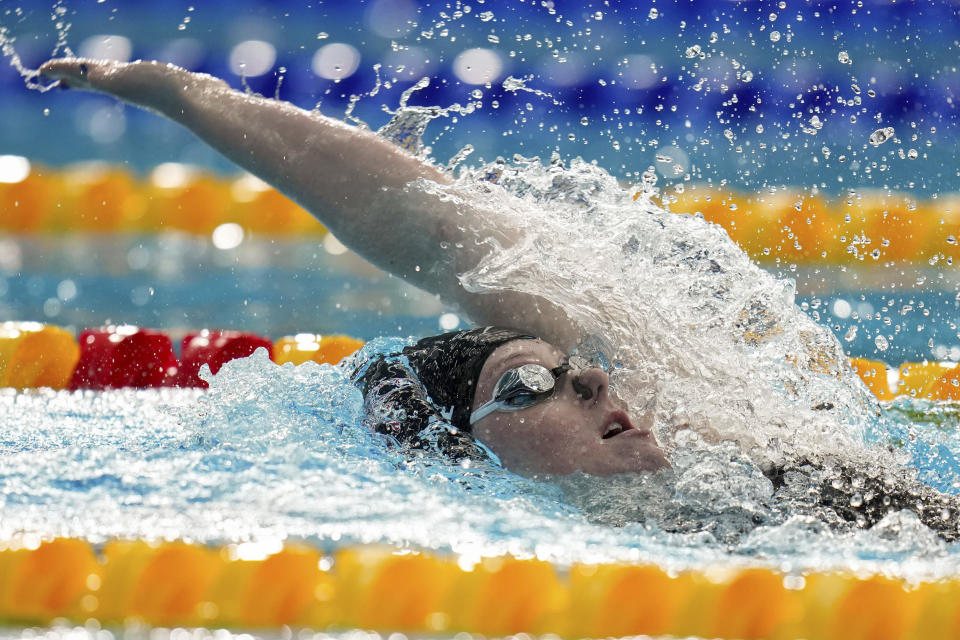La estadounidense Kennedy Noble nada para ganar la medalla deoro en los 200 metros espalda de la natación de los Juegos Panamericanos en Santiago, Chile, el domingo 22 de octubre de 2023. (AP Foto/Fernando Vergara)