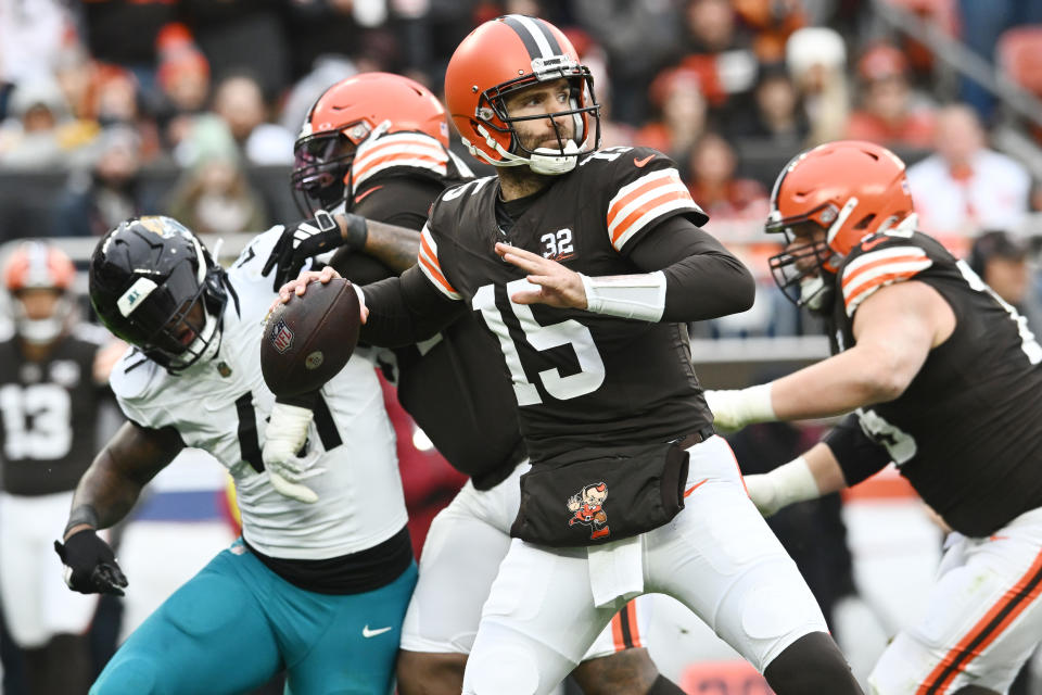 Dec 10, 2023; Cleveland, Ohio, USA; Cleveland Browns quarterback <a class="link " href="https://sports.yahoo.com/nfl/players/8795" data-i13n="sec:content-canvas;subsec:anchor_text;elm:context_link" data-ylk="slk:Joe Flacco;sec:content-canvas;subsec:anchor_text;elm:context_link;itc:0">Joe Flacco</a> (15) throws a pass during the first half against the Jacksonville Jaguars at Cleveland Browns Stadium. Mandatory Credit: Ken Blaze-USA TODAY Sports