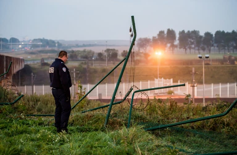 More than 100 migrants overnight October 2-3, 2015, forced a fence to enter the Eurotunnel site in Coquelles, northern France