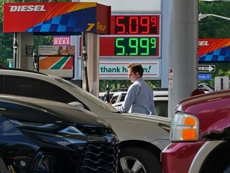 gas pump prices cars