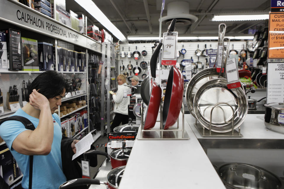 A man reads a pamphlet about cookware while shopping inside of a Bed Bath &amp; Beyond store in New York April 13, 2011. REUTERS/Lucas Jackson (UNITED STATES)