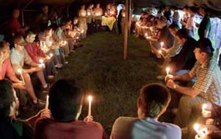 Defensores de la pena de muerte frente a la penitenciaría de Terre Haute, en una vigilia por las víctimas del atentado de Oklahoma