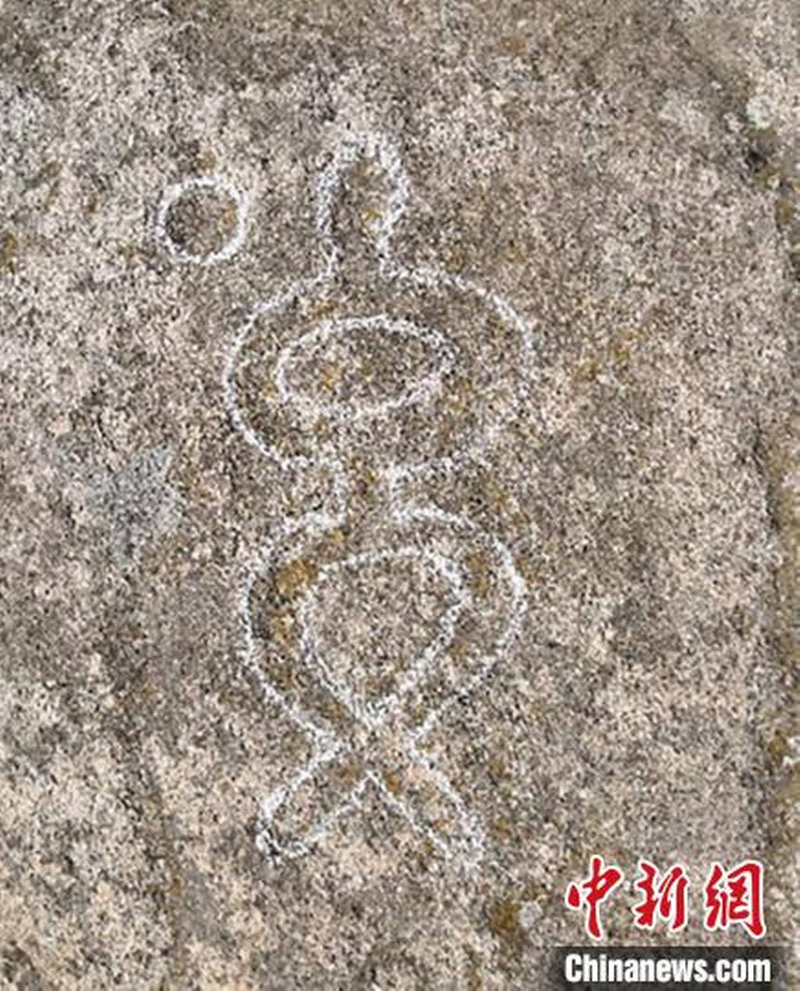 One of the rock paintings with a looping line design.