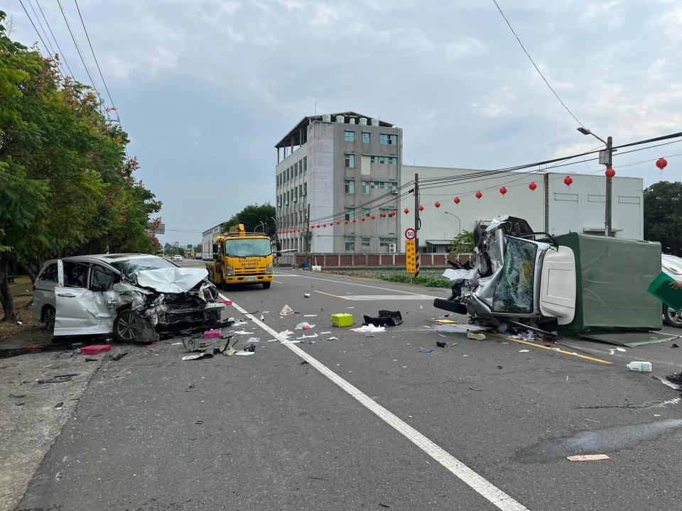 台南市下午發生2輛車對撞的事故。（圖／翻攝自台南道路救援臉書）