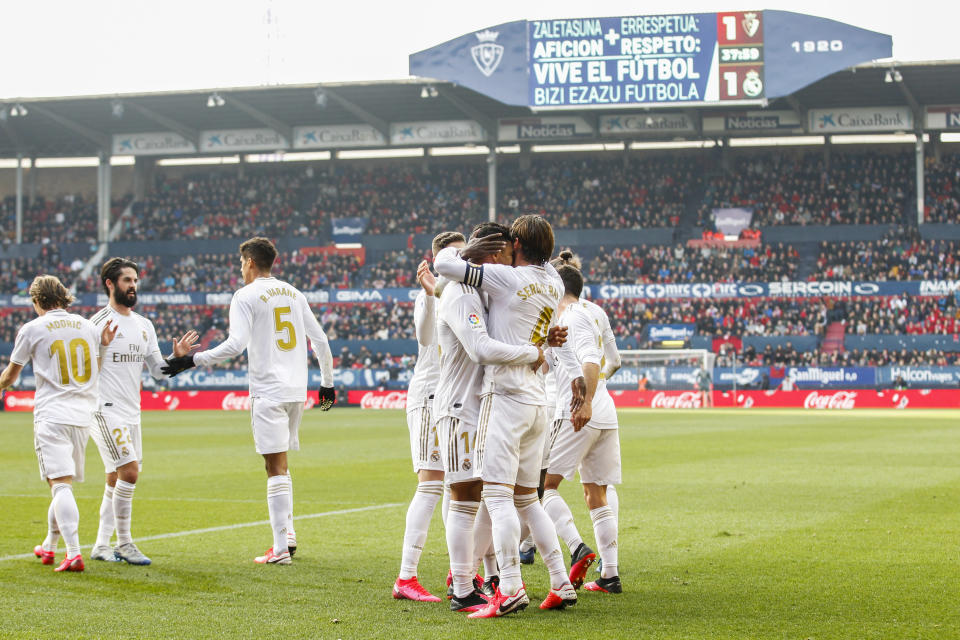 , SPAIN - FEBRUARY 9: (L-R) Luka Modric of Real Madrid, Isco of Real Madrid, Raphael Varane of Real Madrid, Casemiro of Real Madrid, Sergio Ramos of Real Madrid  celebrates goal 1-2 during the La Liga Santander  match between Osasuna v Real Madrid on February 9, 2020 (Photo by David S. Bustamante/Soccrates/Getty Images)