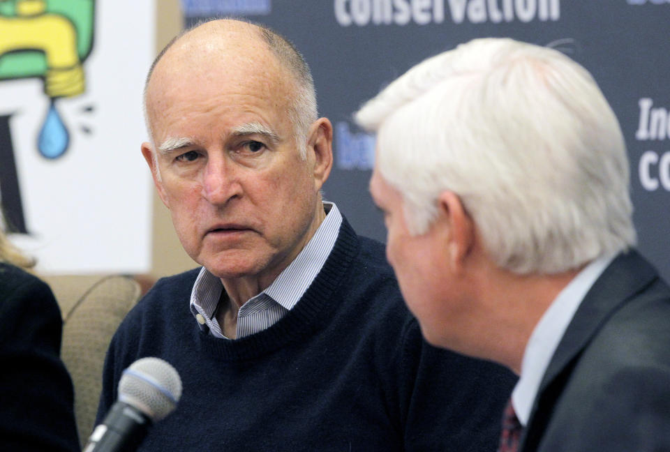 California Governor Jerry Brown, left, talks with General Manager for the Metropolitan Water District of Southern California Jeffrey Kightlinger during a meeting in Los Angeles Thursday, Jan 30, 2014. Brown is meeting with water managers from across Southern California as the state grapples with extreme drought conditions. (AP Photo)