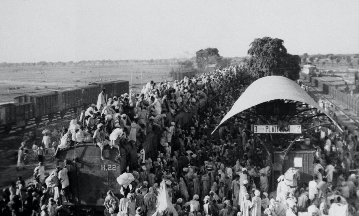 Muslim refugees sit on the roof of an overcrowded coach railway train near New Delhi, trying to leave India after the 1947 Partition. <a href="https://newsroom.ap.org/detail/PakistanRememberingPartition/a5d0f116750b4ce0801e3867886119c8/photo?Query=india%20partition&mediaType=photo&sortBy=&dateRange=Anytime&totalCount=148&currentItemNo=24" rel="nofollow noopener" target="_blank" data-ylk="slk:AP Photo;elm:context_link;itc:0;sec:content-canvas" class="link ">AP Photo</a>