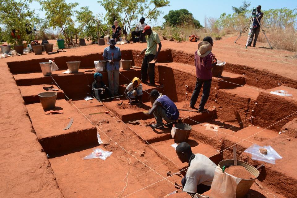 The research team exposes ancient stone tools near Karonga, Malawi. Jessica Thompson, <a href="http://creativecommons.org/licenses/by-nd/4.0/" rel="nofollow noopener" target="_blank" data-ylk="slk:CC BY-ND;elm:context_link;itc:0;sec:content-canvas" class="link ">CC BY-ND</a>