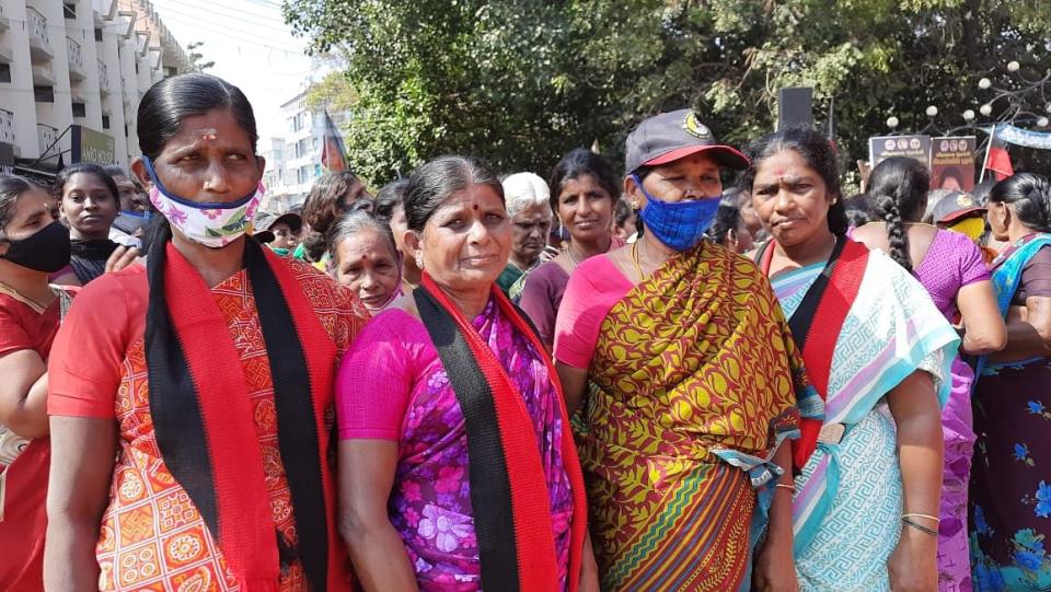 Several women had gathered to meet Kanimozhi in Tiruppur.