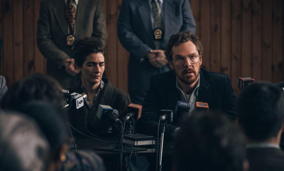 Gaby Hoffmann and Benedict Cumberbatch sit in front of reporters in a still from 'Eric'