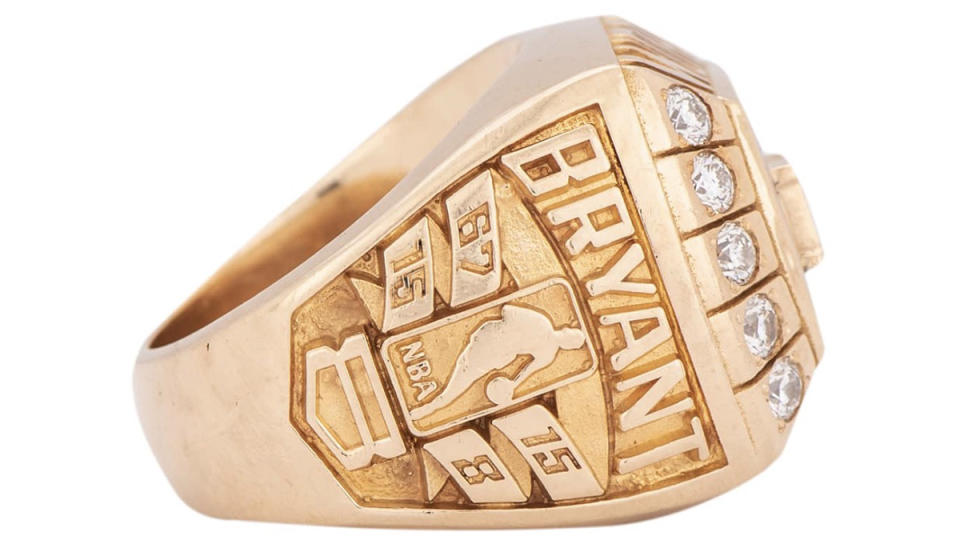 Kobe Bryant’s 2000 Los Angeles Lakers NBA Championship Ring, Bryant side