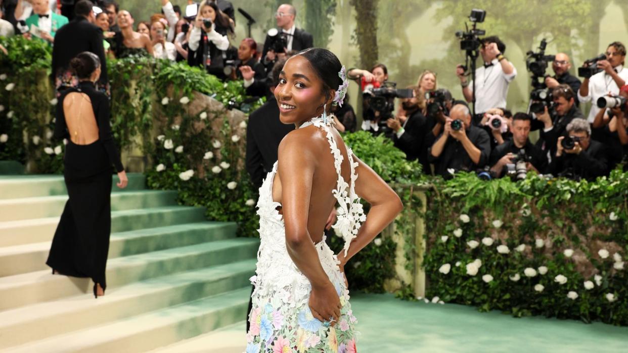 new york, new york may 06 ayo edebiri attends the 2024 met gala celebrating sleeping beauties reawakening fashion at the metropolitan museum of art on may 06, 2024 in new york city photo by dia dipasupilgetty images