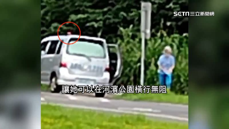 蔡辰洋林姓前妻在車頂加裝紅色警示燈，於河濱公園橫行無阻。