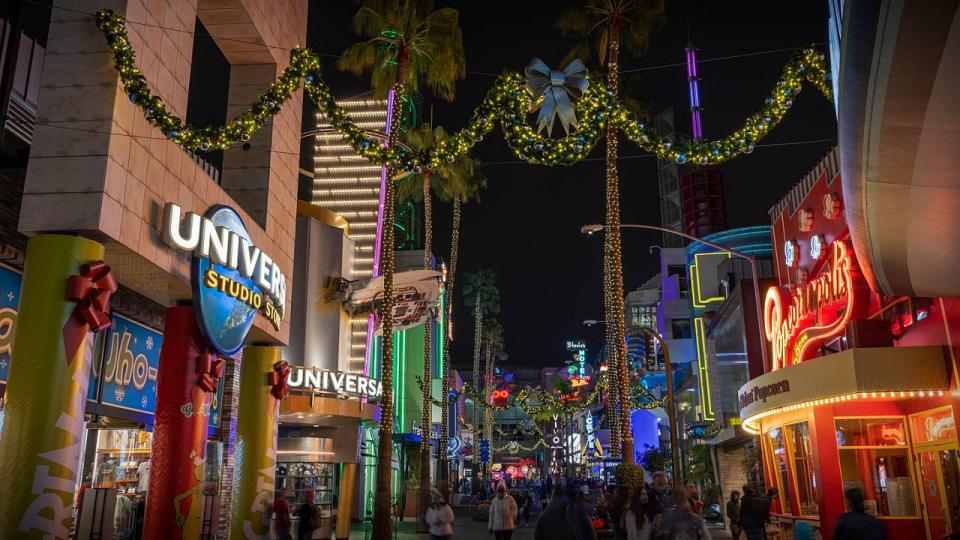 Universal Citywalk at Christmas