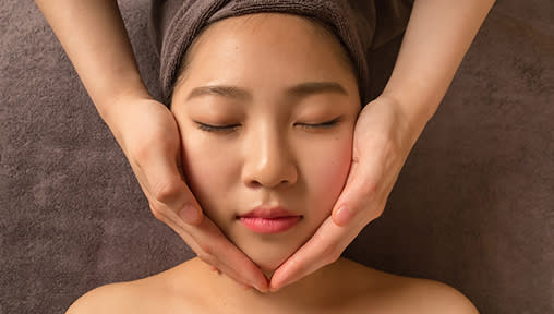 Get a V-Shaped Face Naturally with Yakson Facial Golki Therapy