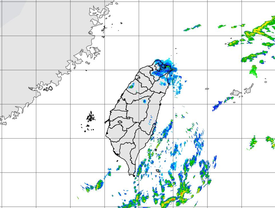 東半部有局部短暫雨，北部地區清晨仍有局部降雨的機會，不過雨區會慢慢往南且往山區移動。（圖：氣象局網站）