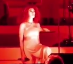 <p>At the end of her performance of “Don’t Touch My Hair” at the Hollywood Bowl on Sunday, Solange slowly kneeled, stayed there for a moment, and after the crowded clapped, slowly rose back up. (Image: <a rel="nofollow noopener" href="https://twitter.com/ComplexMusic/status/912698586382598146" target="_blank" data-ylk="slk:Complex via Twitter" class="link ">Complex via Twitter</a>)<br></p>