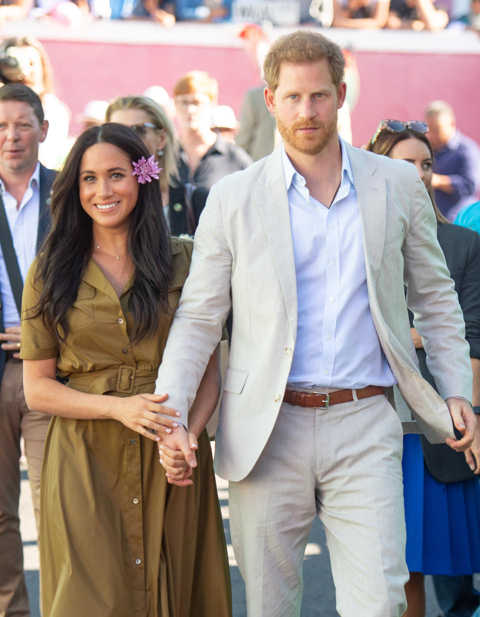 Traditionnellement, la famille royale célèbre Noël à Sandringham, autour de la reine Elizabeth II. Mais cette année, Harry et Meghan ont préféré faire les choses de leur côté, aux États-Unis, afin de pouvoir passer du temps avec Donia Ragland, la mère de Meghan Markle. (Photo by Pool/Samir Hussein/WireImage)