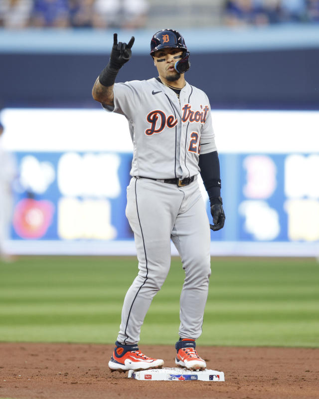 Detroit Tigers shortstop Javier Baez (28) settles his teammates