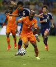 Japan's Shinji Kagawa fights for the ball with Ivory Coast's Didier Zokora (front) during their 2014 World Cup Group C soccer match at the Pernambuco arena in Recife June 14, 2014. REUTERS/Yves Herman