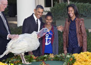 <p>President Barack Obama, with daughters Sasha (center) and Malia (right) carries on the Thanksgiving tradition of saving a turkey from the dinner table with a “presidential pardon” at the White House in Washington, Wednesday, Nov. 21, 2012. After the ceremony, “Cobbler” will head to George Washington’s historic home in Virginia to be part of the “Christmas at Mount Vernon” exhibition. National Turkey Federation Chairman Steve Willardsen watches at left. (Photo: J. Scott Applewhite/AP) </p>