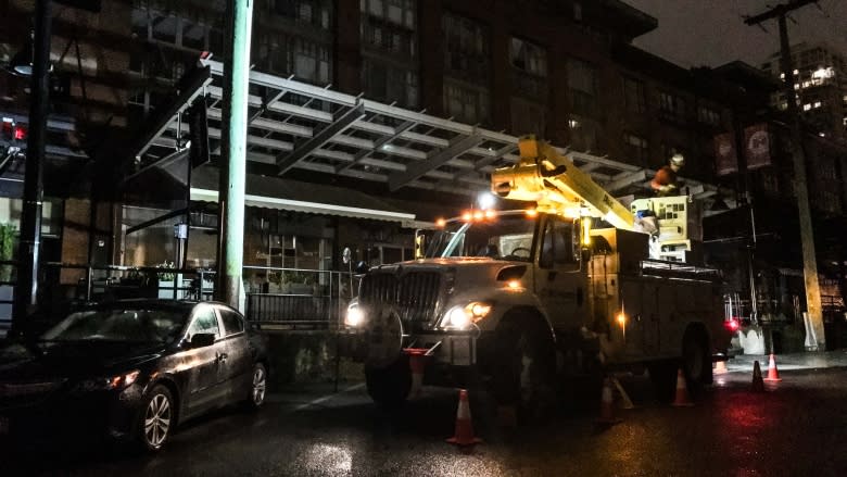 Midnight revelry cut short after rogue balloons cause power outage in Yaletown