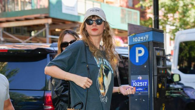 Taylor Swift Gets Sporty in Ganni x New Balance Sneakers