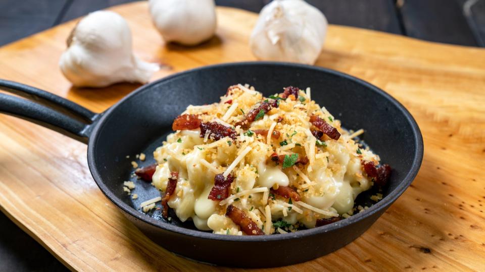 Feast your eyes on the carbonara garlic mac & cheese. It has bacon, white cheddar cheese sauce, parmesan and red pepper panko crumbs.