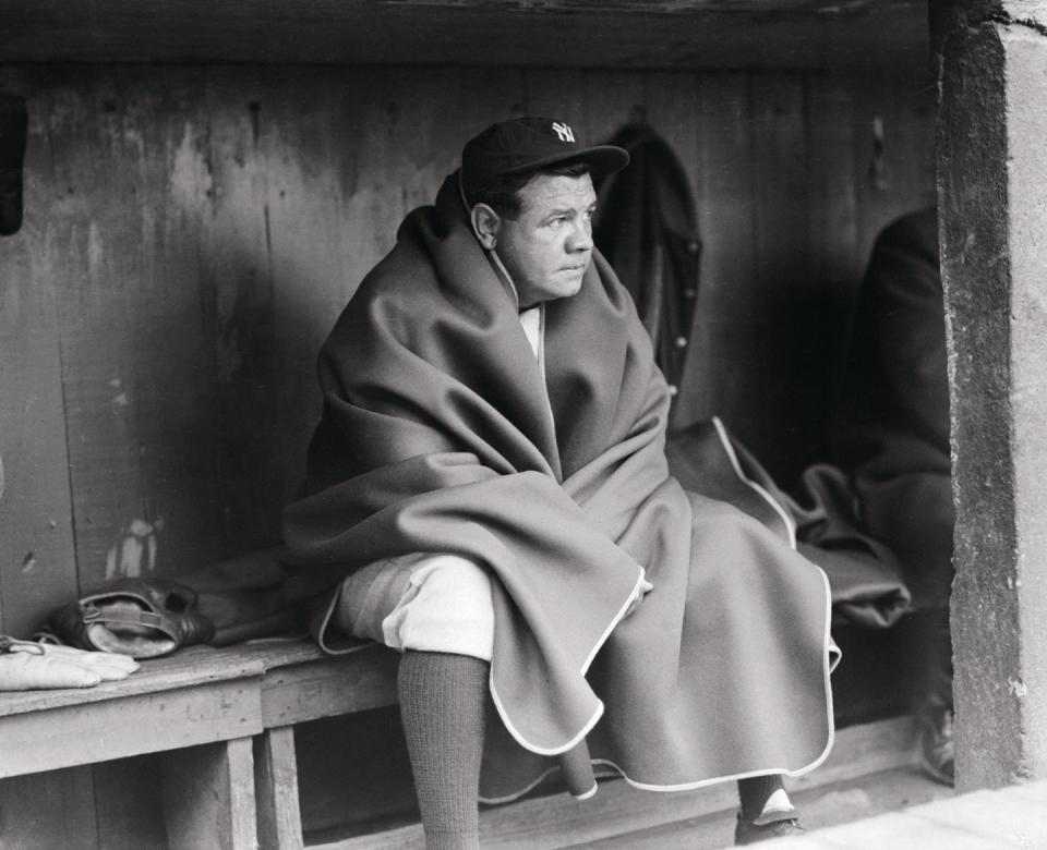babe ruth wearing blanket in dugout