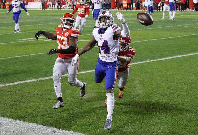 LOOK: Bills' Stefon Diggs is last player left on field after AFC