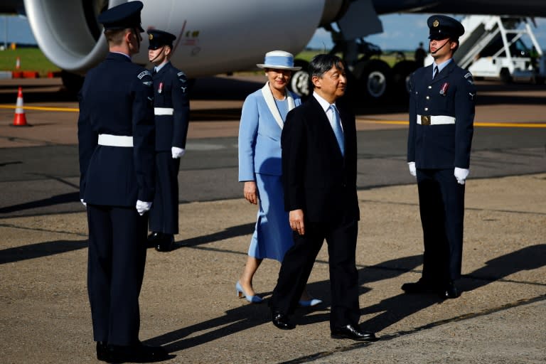 Japans Kaiser Naruhito und Kaiserin Masako sind zu einem dreitägigen Staatsbesuch in Großbritannien eingetroffen. Das Kaiserpaar landete am Samstagabend mit einem Sonderflug auf dem Londoner Flughafen Stansted. (BENJAMIN CREMEL)