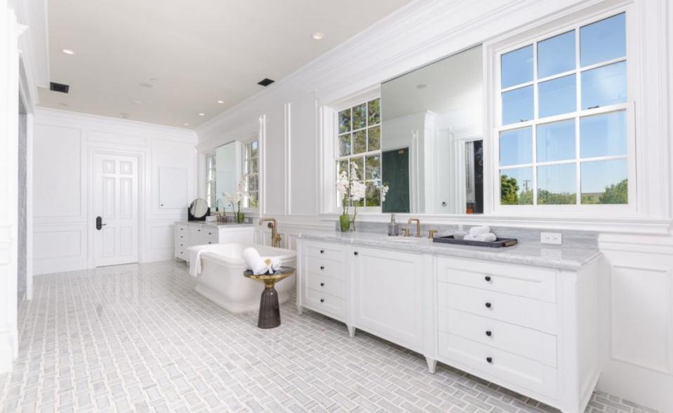 4) A giant white master bathroom brings privacy in every room.