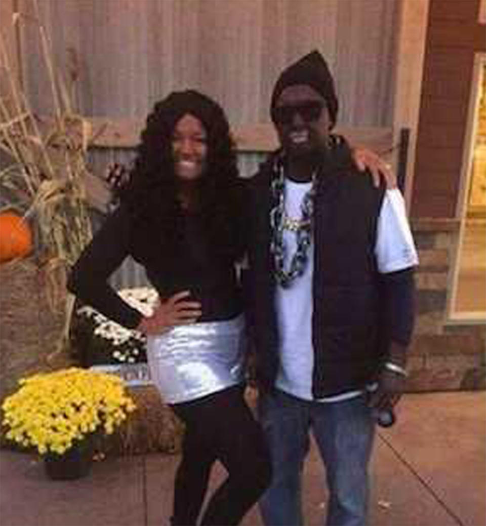 Shelbi Elliott-Heenan dressed as Beyonce, using blackface for her Halloween costume 