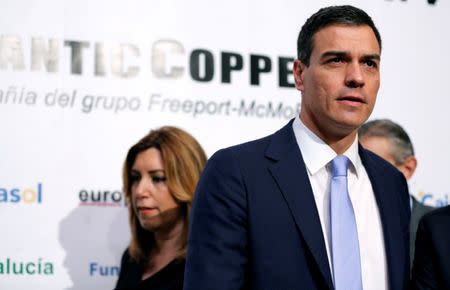 Andalusia's regional government president Susana Diaz walks behind Spain's Socialist Party (PSOE) leader Pedro Sanchez during a meeting in the Andalusian capital of Seville, Spain, June 7, 2016. REUTERS/Marcelo del Pozo/File Photo