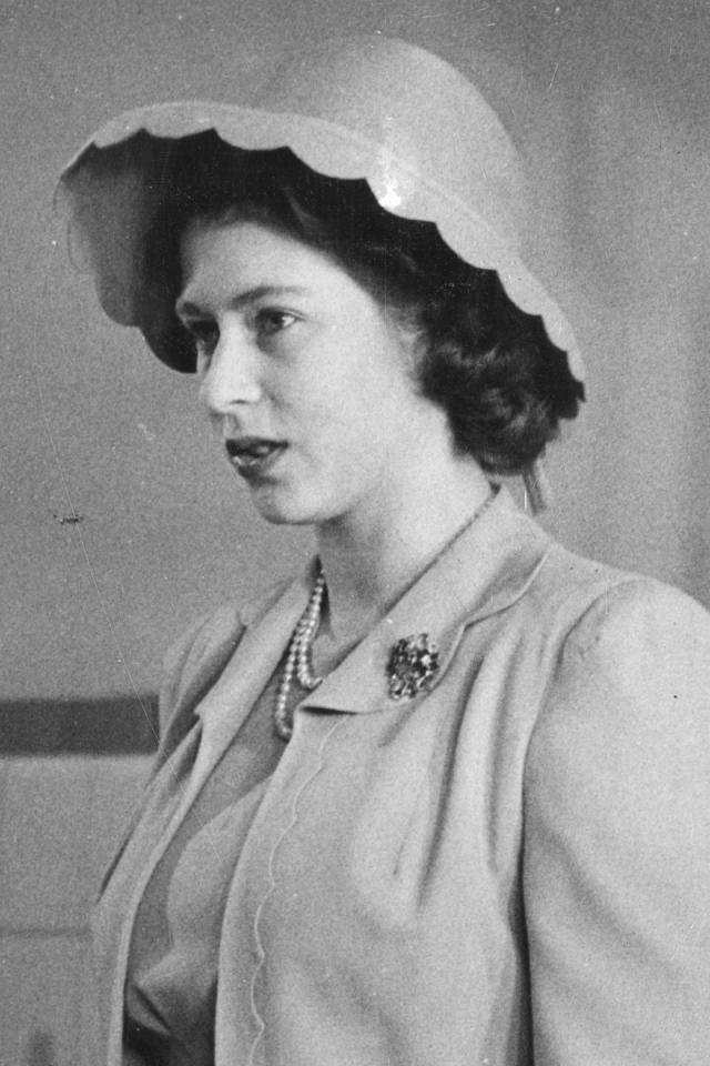 70 Best Royal Hats in History - Most Memorable Royal Family Fascinators