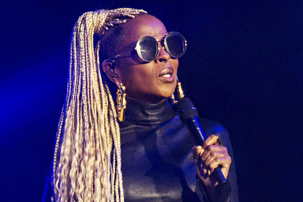 Mary J. Blige Heats Up the Stage in Louis Vuitton Corset & Boots