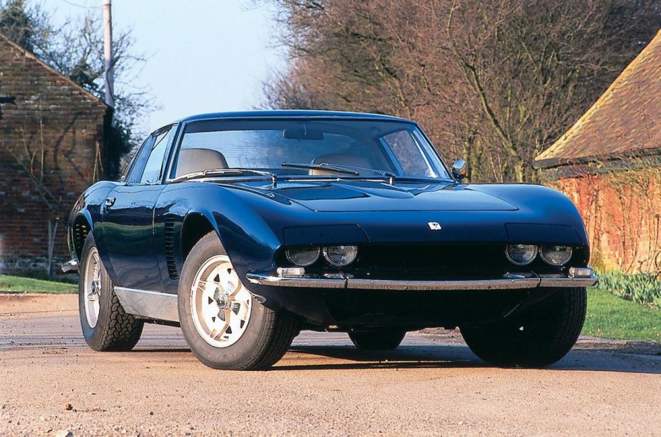 <p>La Iso Grifo, presentata nel Motor Show di Gineva del 1963, porta sotto il cofano un V8 Chevrolet. Il progettista Giotto Bizzarrini l’aveva pensata in grado di sfidare la 250 GTO prodotta dalla Ferrari, ma non fu praticamente mai portata in pista (foto: Yahoo UK) </p>