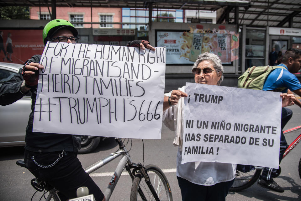 FOTOS | Protestas ante la comitiva de Trump en México